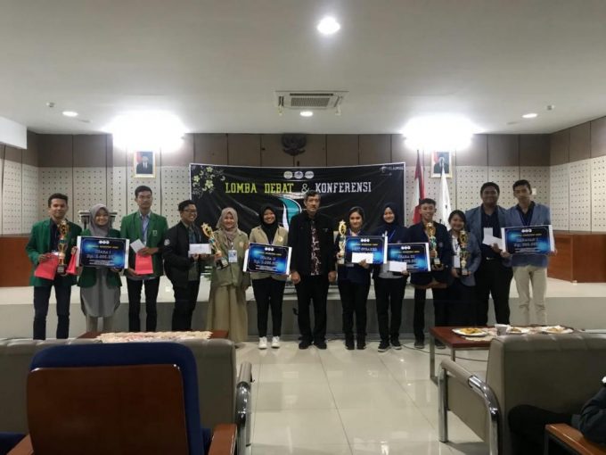 TIM FAPERTA UGM RAIH JUARA II LOMBA DEBAT EKONOMI – Fakultas Pertanian